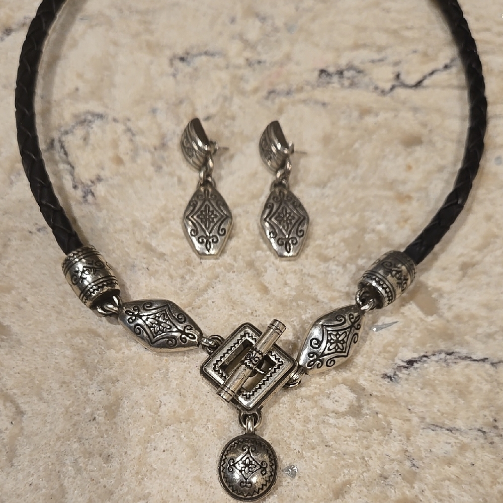 BRIGHTON elegant Silver and Black Jewelry Set Includes Metal Brighton Box